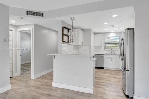 Снять в аренду кондоминиум в Форт-Лодердейл, Флорида 2 спальни, 83.61м2, № 1992808 - фото 9