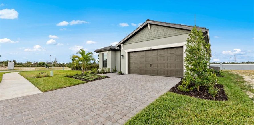 House in North Port, Florida 4 bedrooms, 195.09 sq.m. № 2258425