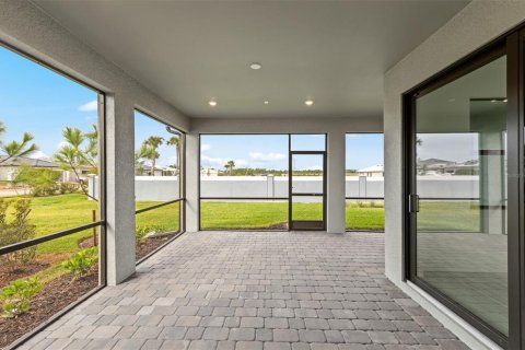 House in North Port, Florida 4 bedrooms, 195.09 sq.m. № 2258425 - photo 26