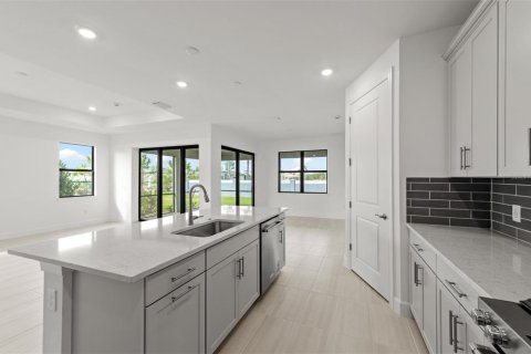 House in North Port, Florida 4 bedrooms, 195.09 sq.m. № 2258425 - photo 19