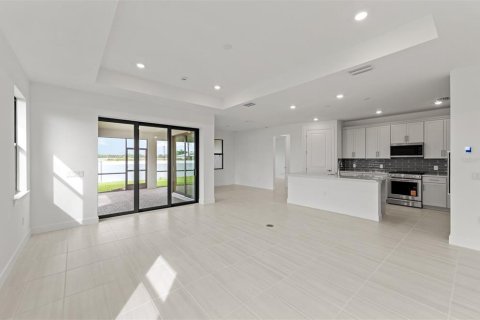 House in North Port, Florida 4 bedrooms, 195.09 sq.m. № 2258425 - photo 14