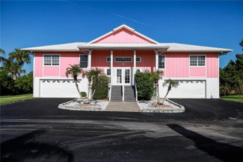 Commercial property in Hernando Beach, Florida 172.43 sq.m. № 2231359