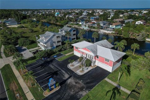 Commercial property in Hernando Beach, Florida 172.43 sq.m. № 2231359 - photo 5