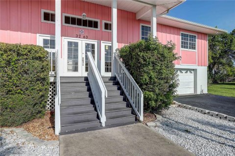 Commercial property in Hernando Beach, Florida 172.43 sq.m. № 2231359 - photo 9