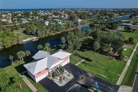 Commercial property in Hernando Beach, Florida 172.43 sq.m. № 2231359 - photo 6