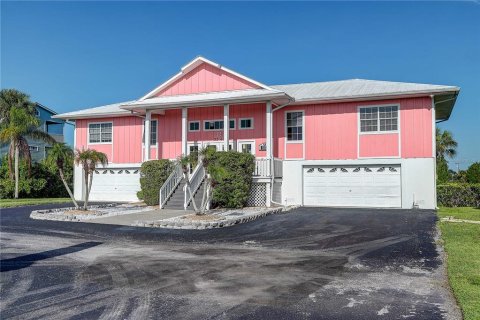 Commercial property in Hernando Beach, Florida 172.43 sq.m. № 2231359 - photo 3