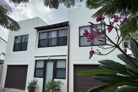Villa ou maison à louer à West Palm Beach, Floride: 2 chambres, 91.04 m2 № 2432277 - photo 15