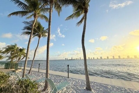 Villa ou maison à louer à West Palm Beach, Floride: 2 chambres, 91.04 m2 № 2432277 - photo 26