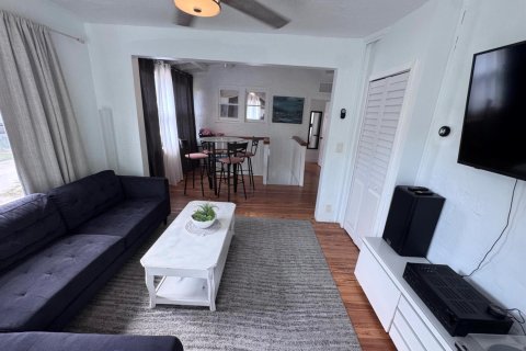 Villa ou maison à louer à West Palm Beach, Floride: 2 chambres, 91.04 m2 № 2432277 - photo 3