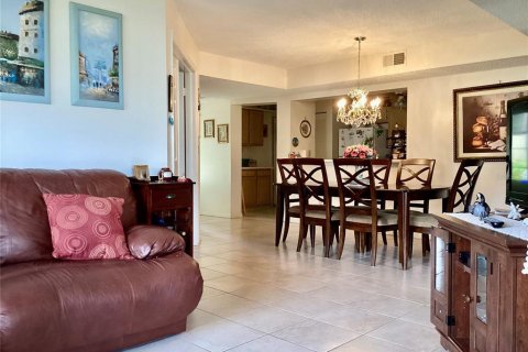 Condo in New Port Richey, Florida, 3 bedrooms  № 1902227 - photo 4