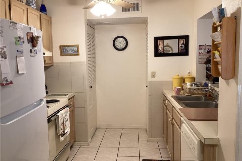 Condo in New Port Richey, Florida, 3 bedrooms  № 1902227 - photo 6