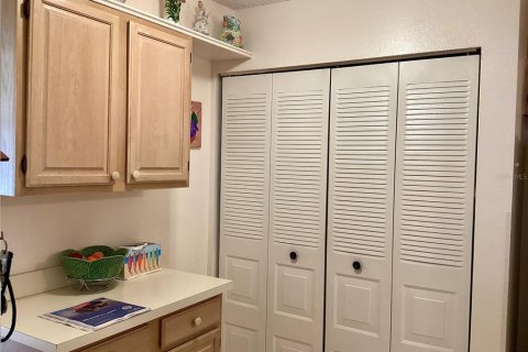Condo in New Port Richey, Florida, 3 bedrooms  № 1902227 - photo 10