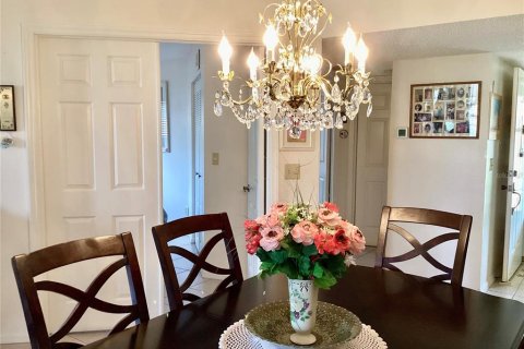 Condo in New Port Richey, Florida, 3 bedrooms  № 1902227 - photo 14