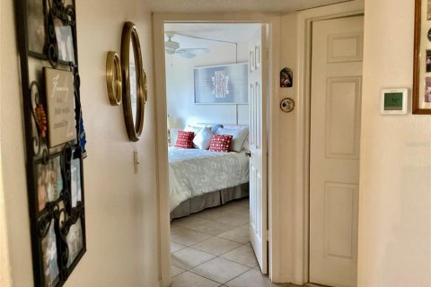 Condo in New Port Richey, Florida, 3 bedrooms  № 1902227 - photo 15