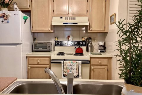 Condo in New Port Richey, Florida, 3 bedrooms  № 1902227 - photo 7