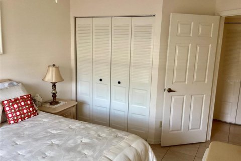 Condo in New Port Richey, Florida, 3 bedrooms  № 1902227 - photo 21