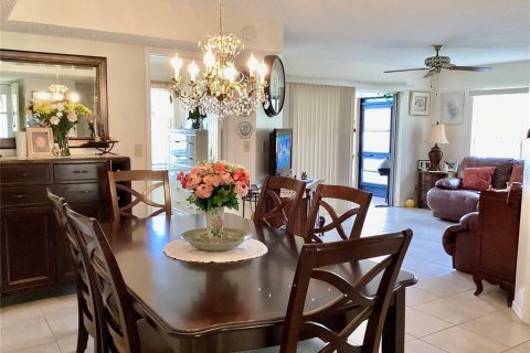 Condo in New Port Richey, Florida, 3 bedrooms  № 1902227 - photo 13