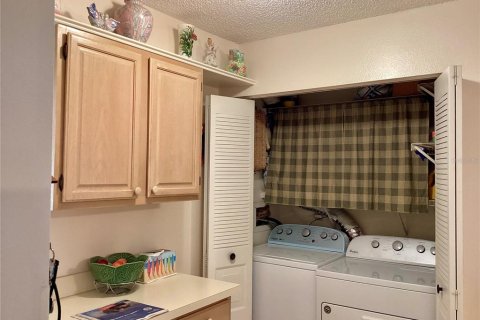 Condo in New Port Richey, Florida, 3 bedrooms  № 1902227 - photo 11