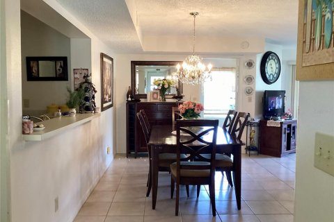 Condo in New Port Richey, Florida, 3 bedrooms  № 1902227 - photo 12