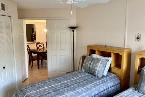 Condo in New Port Richey, Florida, 3 bedrooms  № 1902227 - photo 24