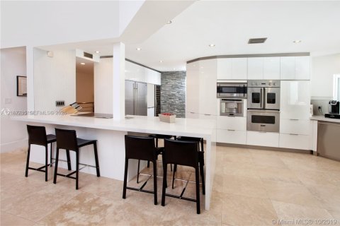 Villa ou maison à louer à Coral Gables, Floride: 6 chambres, 528.89 m2 № 2419389 - photo 14