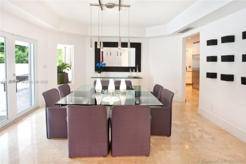 Villa ou maison à louer à Coral Gables, Floride: 6 chambres, 528.89 m2 № 2419389 - photo 7