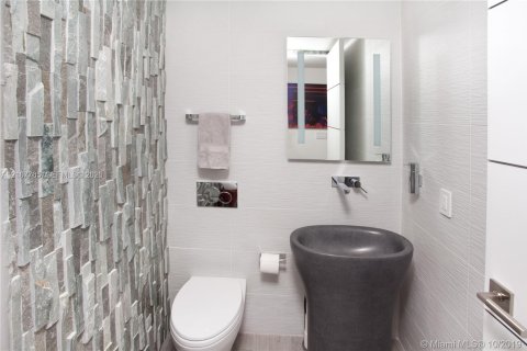 Villa ou maison à louer à Coral Gables, Floride: 6 chambres, 528.89 m2 № 2419389 - photo 10