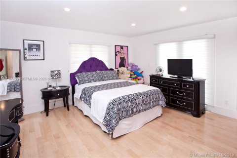 Villa ou maison à louer à Coral Gables, Floride: 6 chambres, 528.89 m2 № 2419389 - photo 22