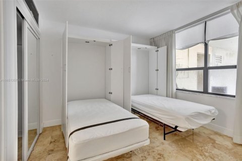 Condo in Bal Harbour, Florida, 2 bedrooms  № 1727159 - photo 26