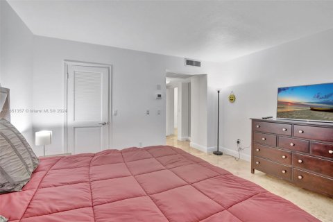 Condo in Bal Harbour, Florida, 2 bedrooms  № 1727159 - photo 22