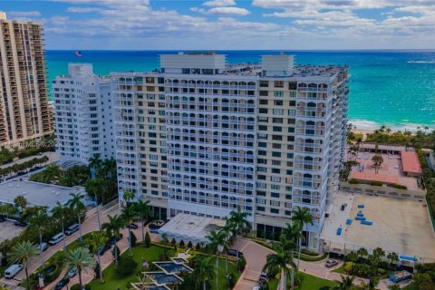 Condo in Bal Harbour, Florida, 2 bedrooms  № 1727159 - photo 1