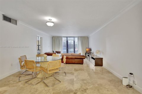 Condo in Bal Harbour, Florida, 2 bedrooms  № 1727159 - photo 3