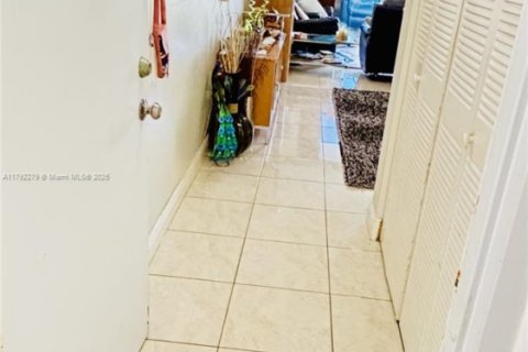 Copropriété à vendre à Miami Beach, Floride: 2 chambres, 103.86 m2 № 1863745 - photo 2