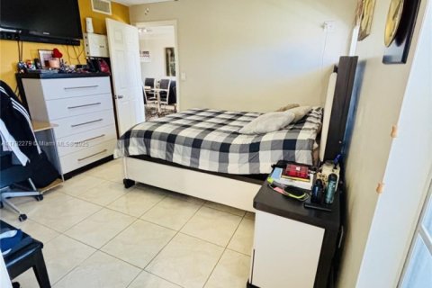 Copropriété à vendre à Miami Beach, Floride: 2 chambres, 103.86 m2 № 1863745 - photo 9