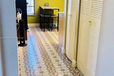 Copropriété à vendre à Miami Beach, Floride: 2 chambres, 103.86 m2 № 1863745 - photo 11