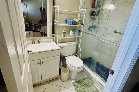 Copropriété à vendre à Miami Beach, Floride: 2 chambres, 103.86 m2 № 1863745 - photo 15