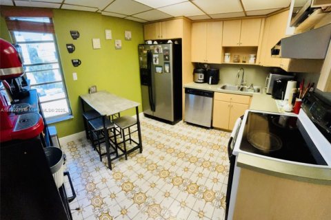Copropriété à vendre à Miami Beach, Floride: 2 chambres, 103.86 m2 № 1863745 - photo 13