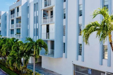 Copropriété à vendre à Miami Beach, Floride: 2 chambres, 103.86 m2 № 1863745 - photo 1