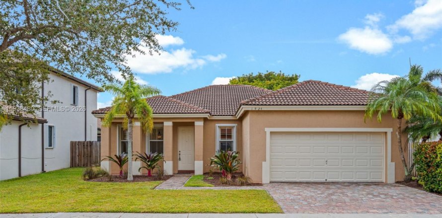 Дом в Хомстед, Флорида 3 спальни, 170.29м2 № 1996867