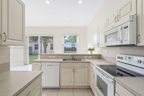 Купить виллу или дом в Хомстед, Флорида 3 спальни, 170.29м2, № 1996867 - фото 10