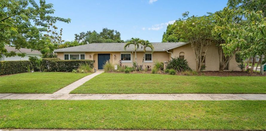 House in Winter Park, Florida 4 bedrooms, 182.83 sq.m. № 1855802
