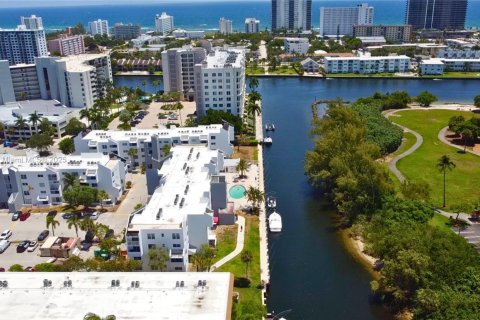 Condo in Pompano Beach, Florida, 1 bedroom  № 1935796 - photo 1