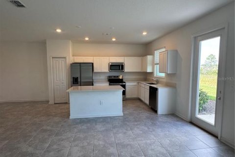 Townhouse in Davenport, Florida 3 bedrooms, 173.17 sq.m. № 2391233 - photo 2