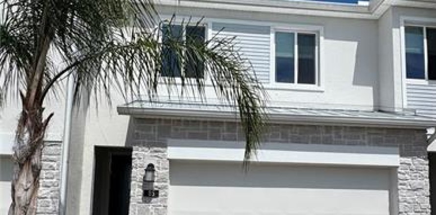 Townhouse in Davenport, Florida 3 bedrooms, 173.17 sq.m. № 2391233