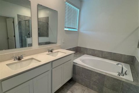 Townhouse in Davenport, Florida 3 bedrooms, 173.17 sq.m. № 2391233 - photo 10