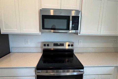 Townhouse in Davenport, Florida 3 bedrooms, 173.17 sq.m. № 2391233 - photo 4