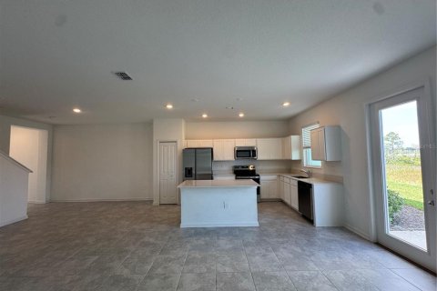 Townhouse in Davenport, Florida 3 bedrooms, 173.17 sq.m. № 2391233 - photo 3