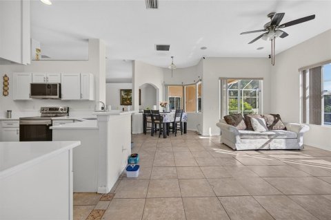 Villa ou maison à vendre à North Port, Floride: 3 chambres, 214.14 m2 № 2420136 - photo 10
