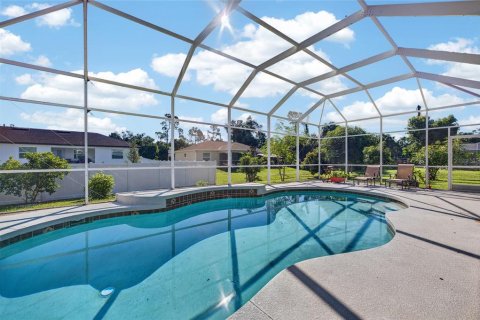 Villa ou maison à vendre à North Port, Floride: 3 chambres, 214.14 m2 № 2420136 - photo 4