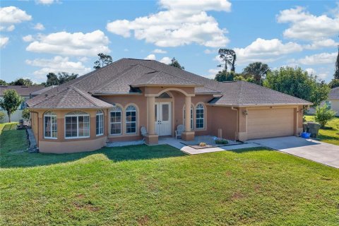 Villa ou maison à North Port, Floride 3 chambres, 214.14 m2 № 2420136